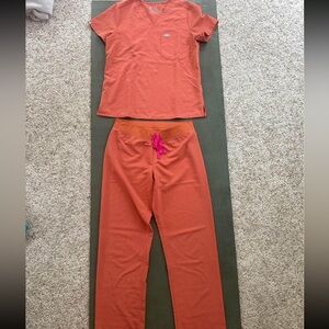 Women’s FIGS scrubs Terracotta- Catarina Top Size M & Livingston Pants Size M